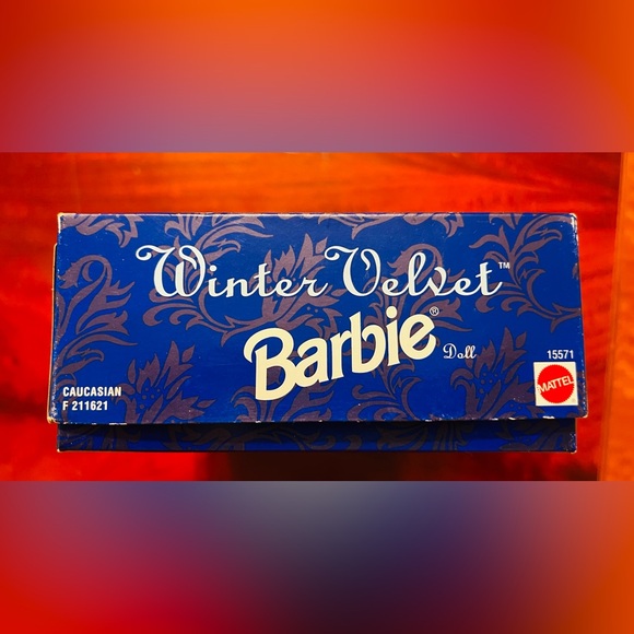 Vintage Mattel Barbie Winter Velvet Special Edition 1995 Avon Exclusive NIB - Picture 13 of 16